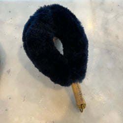 Shearling Fur Grip (Color: Navy blue)